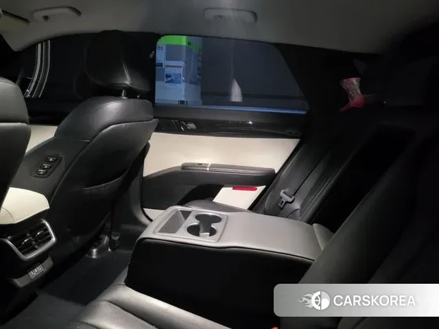 Hyundai Grandeur (GN7) 2023 Серебристо-серый из Кореи, фото 5