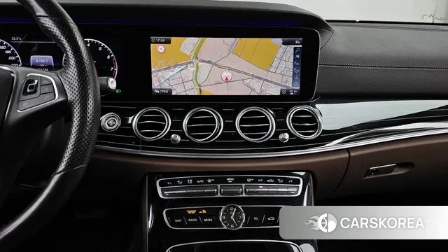 Mercedes-Benz E-Class W213 2018 Белый из Кореи, фото 5