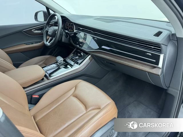 Audi Q7 2021 Черный из Китая, фото 5