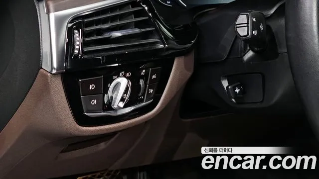 BMW 5 Series (G30) 2018 Белый из Кореи, фото 5
