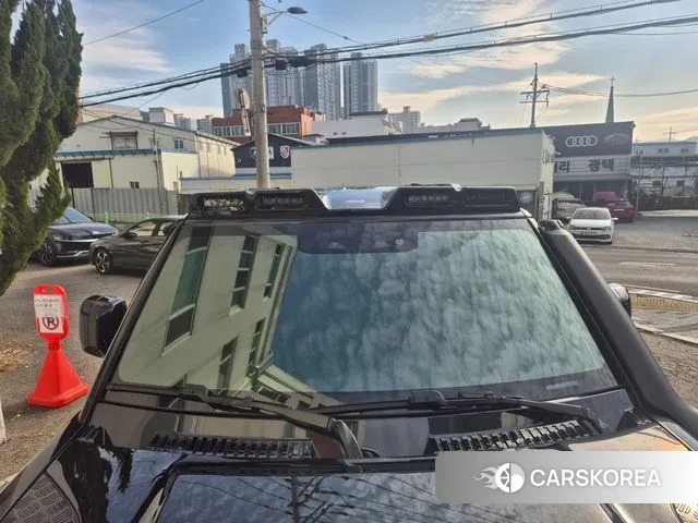 Land Rover Defender (L663) 2023 Черный из Кореи, фото 5