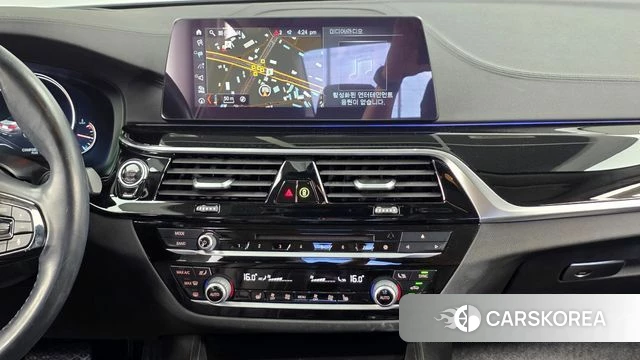 BMW 5 Series (G30) 2018 Белый из Кореи, фото 5