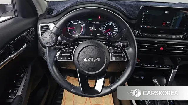 Kia Seltos 2022 Белый из Кореи, фото 5