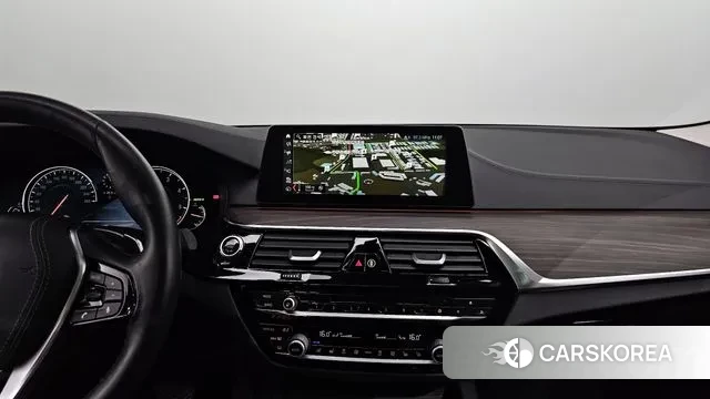 BMW 5 Series (G30) 2018 Серебристо-серый из Кореи, фото 5