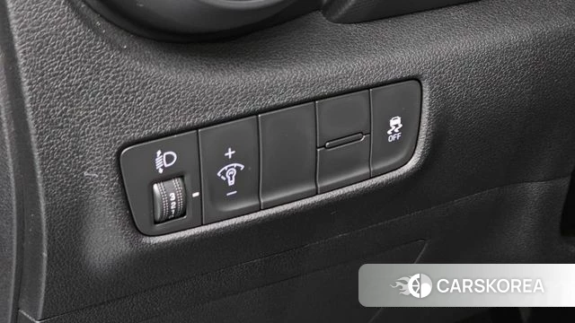 Hyundai Kona 2018 Светло-серебряный цвет из Кореи, фото 5