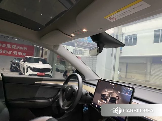 Tesla Model Y 2023 Черный из Китая, фото 5