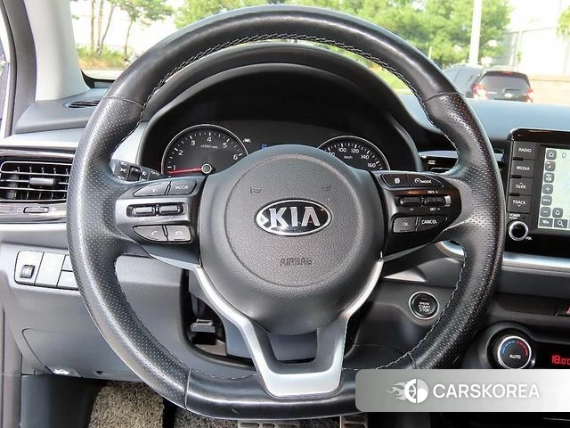 Kia Stonic 2019 Белый из Кореи, фото 5