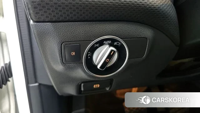 Mercedes-Benz A-Class W176 2018 Белый из Кореи, фото 5