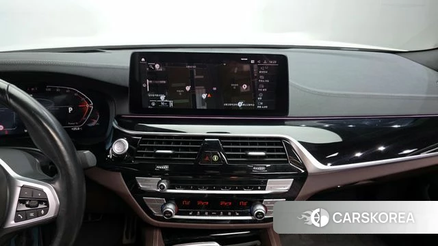 BMW 5 Series (G30) 2021 Белый из Кореи, фото 5