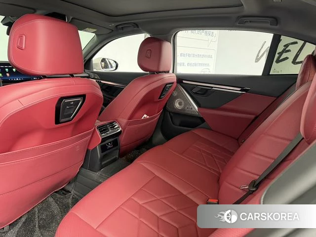 BMW 5 series 2025 Белый из Китая, фото 5
