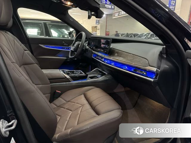 BMW 7 series 2025 Черный из Китая, фото 5