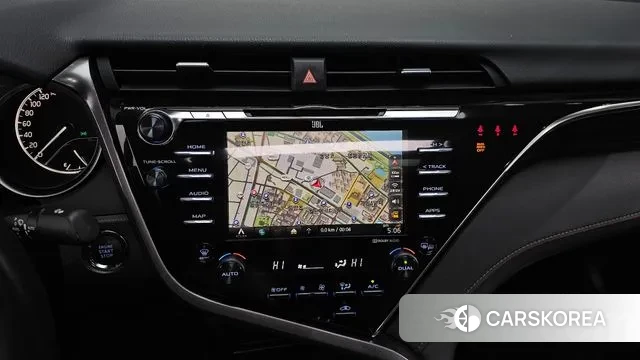 Toyota Camry (XV70) 2018 Серебристо-серый из Кореи, фото 5