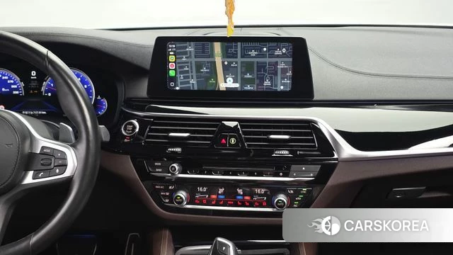 BMW 5 Series (G30) 2018 Белый из Кореи, фото 5