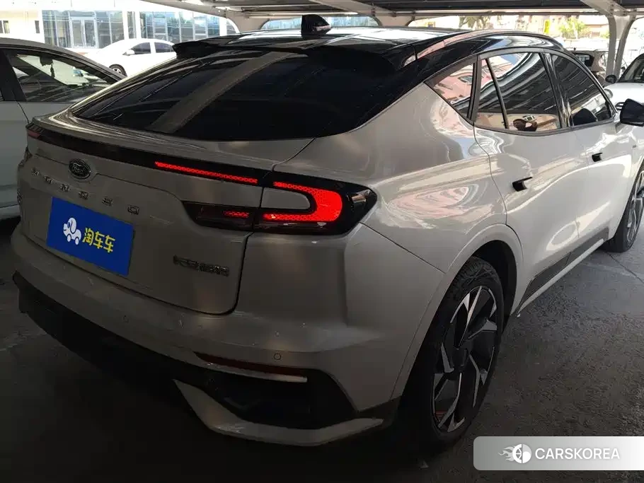 Ford Mondeo 2024 Белый из Китая, фото 5