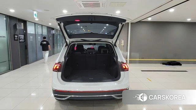 Volkswagen Tiguan second Generation 2022 Белый из Кореи, фото 5
