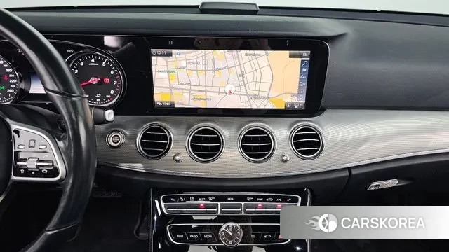 Mercedes-Benz E-Class W213 2018 Белый из Кореи, фото 5