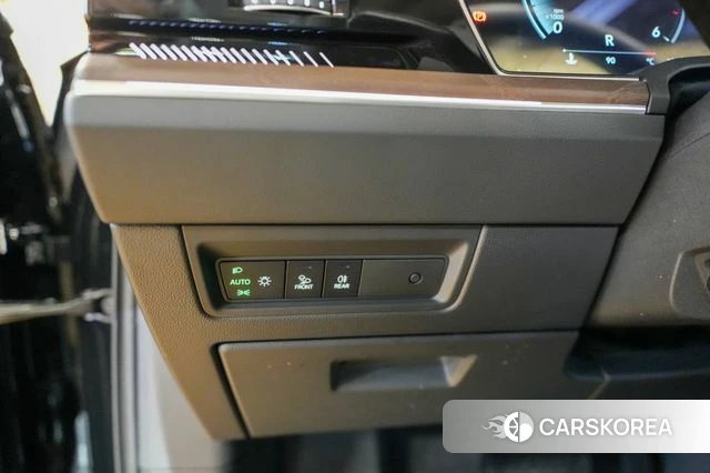 Volkswagen Touareg 3rd generation 2025 Черный из Кореи, фото 5