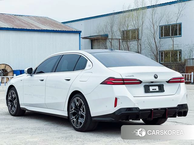 BMW 5 series 2024 Белый из Китая, фото 5