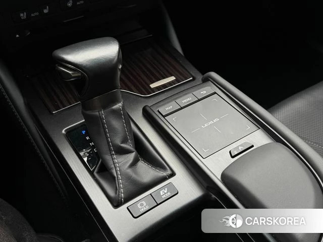 Lexus ES300h 7th generation 2020 Жемчужный цвет из Кореи, фото 5