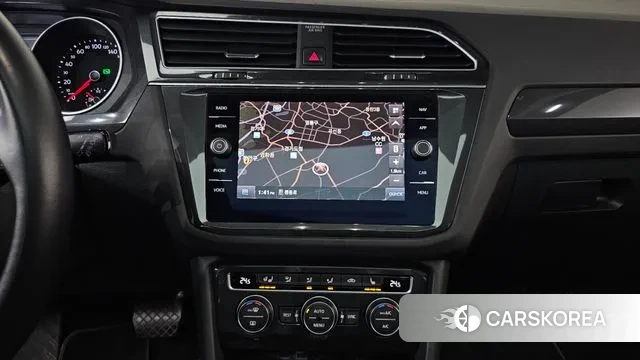 Volkswagen Tiguan second Generation 2019 Белый из Кореи, фото 5