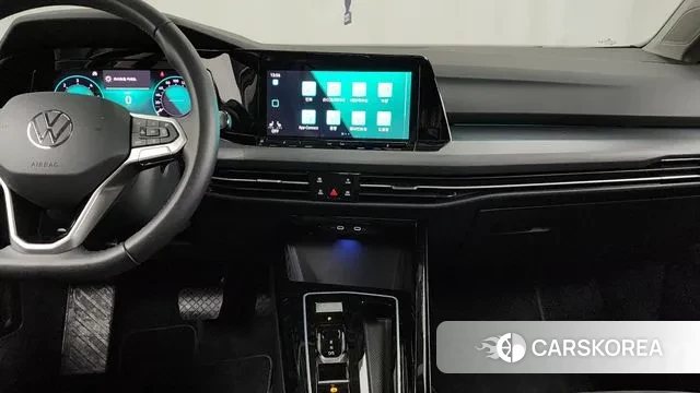 Volkswagen Golf 8th Generation 2024 Белый из Кореи, фото 5