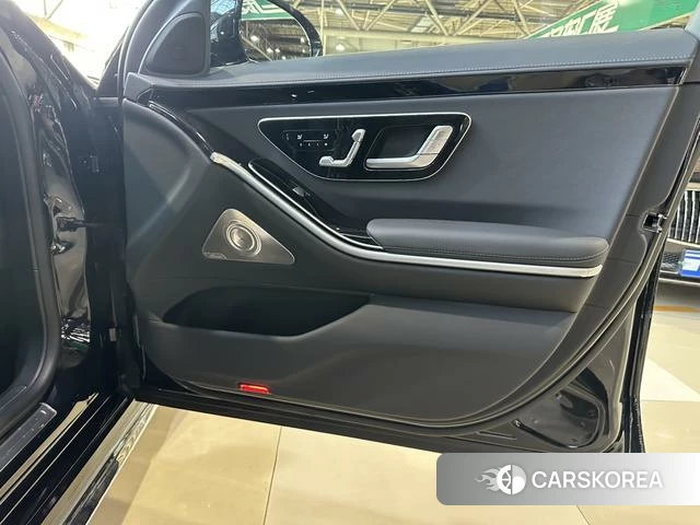 Mercedes-Benz S-class 2024 Черный из Китая, фото 5