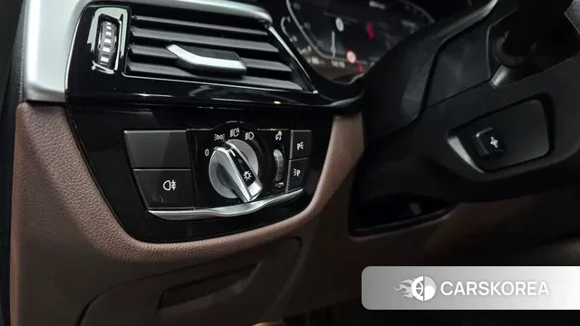 BMW 5 Series (G30) 2022 Синий из Кореи, фото 5