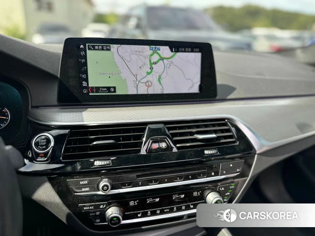 BMW 5 Series (G30) 2018 Белый из Кореи, фото 5