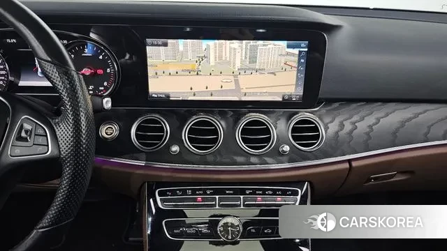 Mercedes-Benz E-Class W213 2018 Белый из Кореи, фото 5