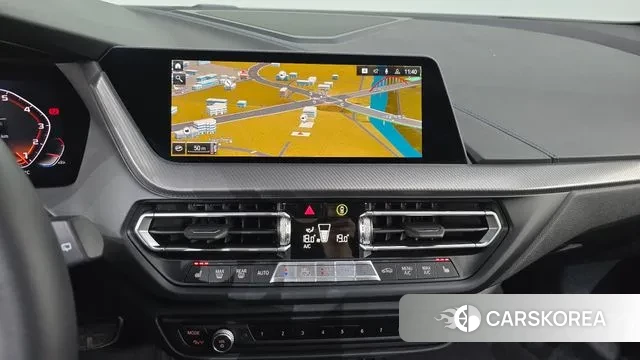 BMW 1 Series (F40) 2021 Светло-серебряный цвет из Кореи, фото 5