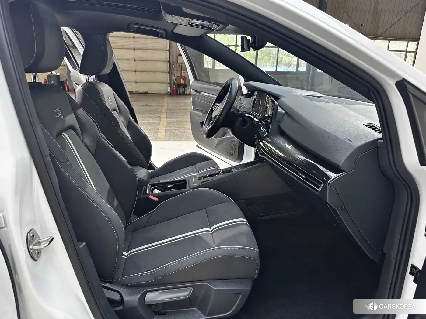 Volkswagen Golf 2022 Белый из Китая, фото 6