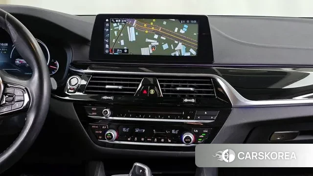 BMW 5 Series (G30) 2018 Белый из Кореи, фото 5