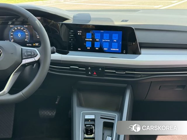 Volkswagen Golf 2023 Белый из Китая, фото 5
