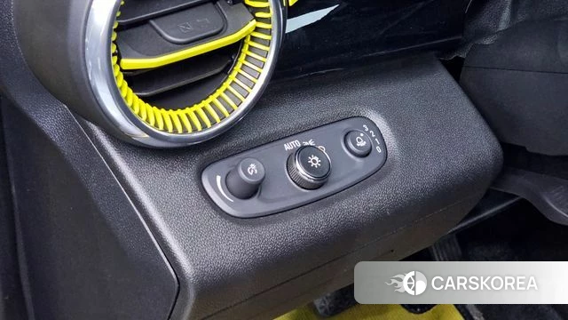 Chevrolet (GM Daewoo) Trax Crossover 2023 Золотой из Кореи, фото 5