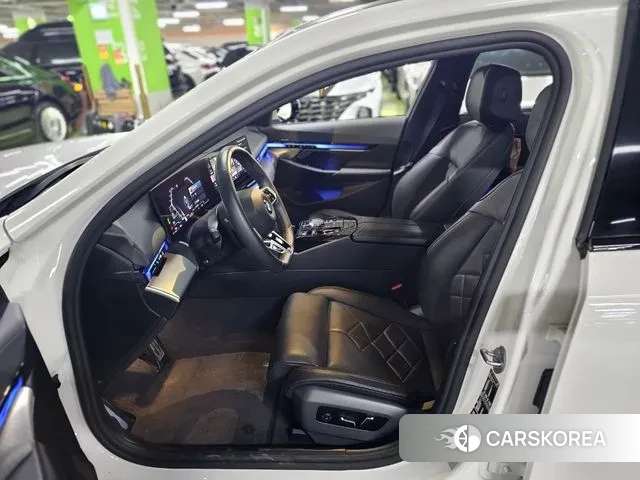 BMW 5 Series (G60) 2024 Белый из Кореи, фото 5