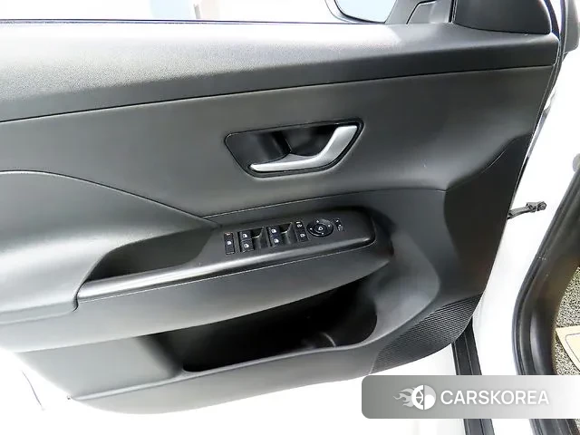 Hyundai Kona (SX2) 2023 Белый из Кореи, фото 5