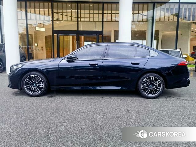 BMW 5 series 2025 Черный из Китая, фото 5
