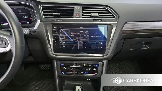 Volkswagen Tiguan Allspace 2023 Белый из Кореи, фото 5