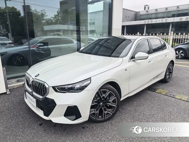 BMW 5 series 2024 Белый из Китая, фото 5