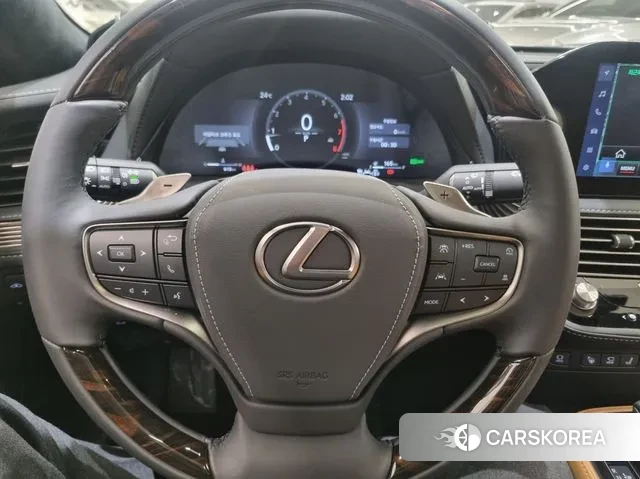 Lexus LS500 5th generation 2024 Песочный из Кореи, фото 5