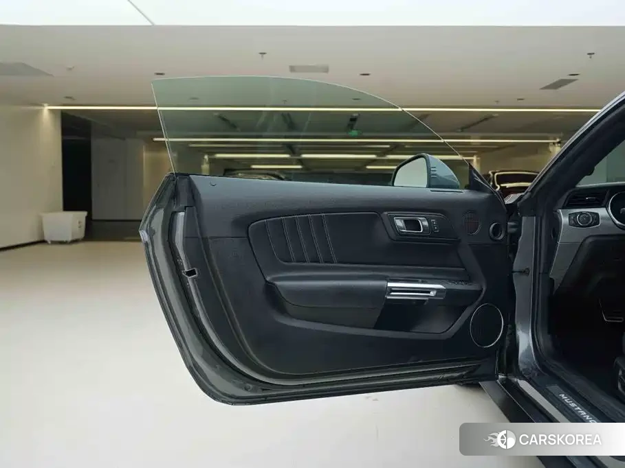 Ford Mustang 2021 Silver/gray из Китая, фото 5