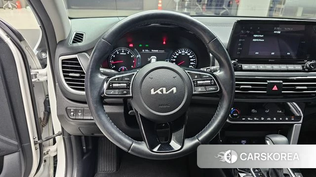 Kia Seltos 2022 Белый из Кореи, фото 5
