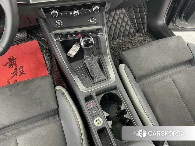 Audi Q3 2022 Темно-серый из Китая, фото 5