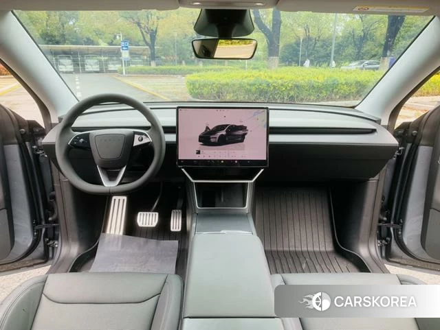 Tesla Model Y 2026 Серебристо-серый из Китая, фото 5
