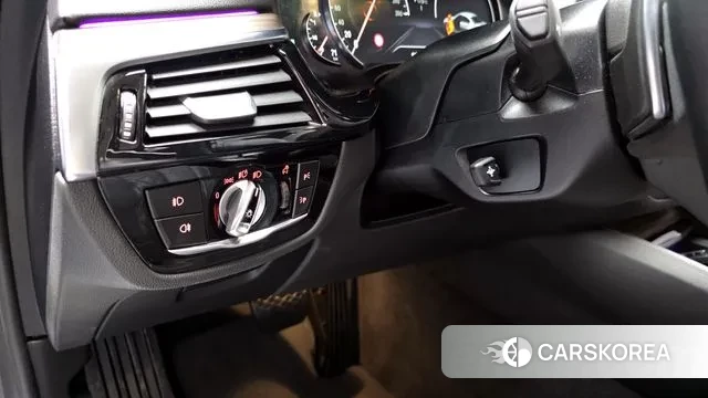 BMW 5 Series (G30) 2018 Черный из Кореи, фото 5