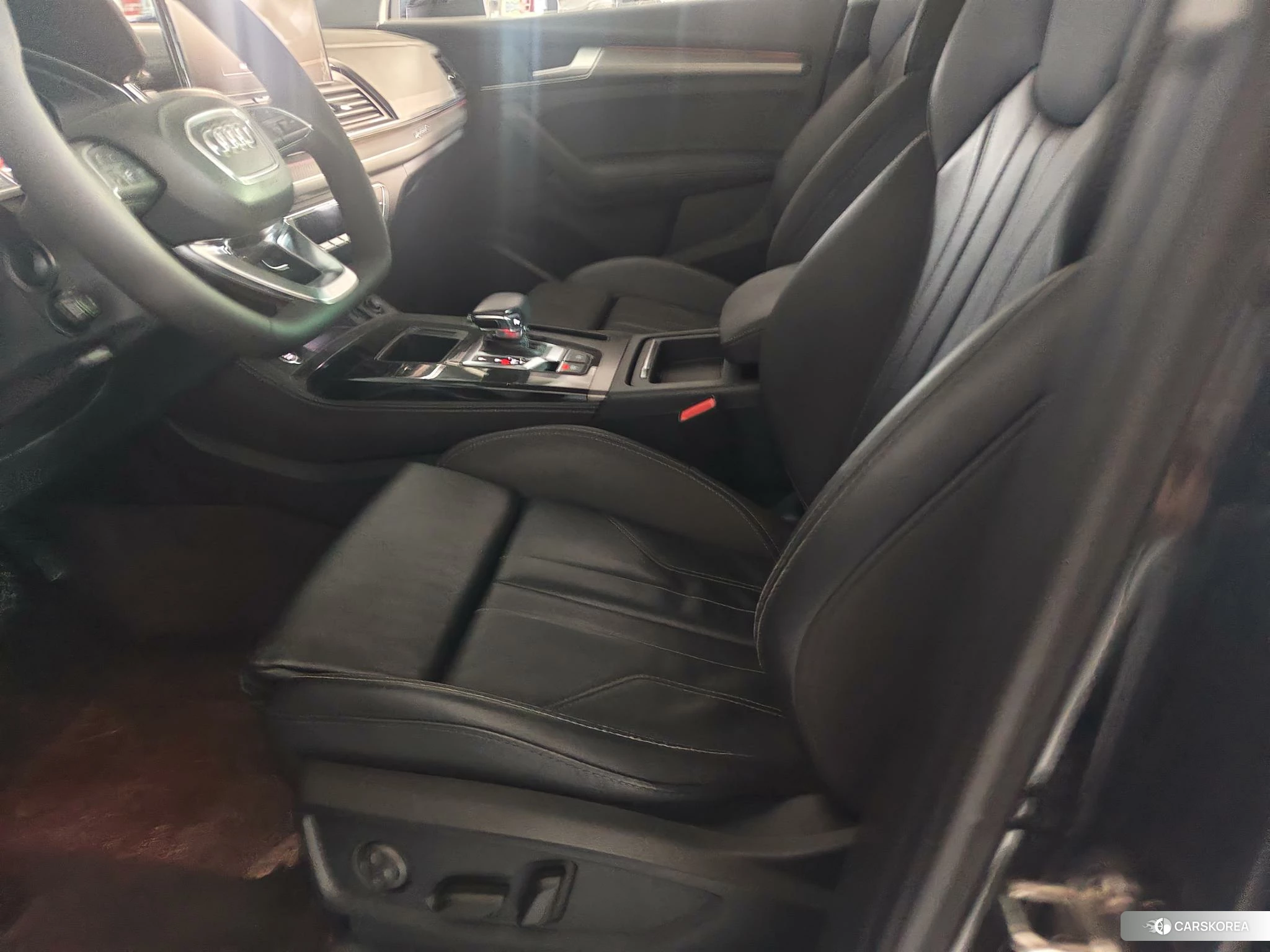 Audi Q5L 2021 Черный из Китая, фото 5