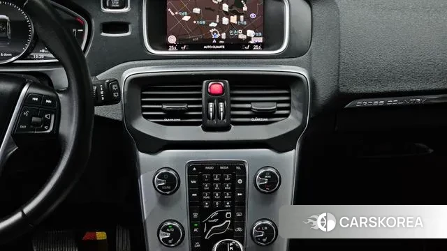 Volvo V40 Cross-Country 2019 Белый из Кореи, фото 5