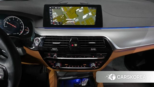 BMW 5 Series (G30) 2018 Белый из Кореи, фото 5