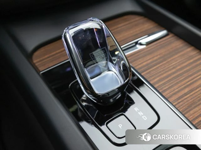Volvo XC60 second Generation 2024 Белый из Кореи, фото 5