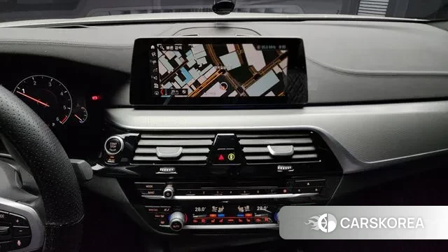 BMW 5 Series (G30) 2019 Белый из Кореи, фото 5